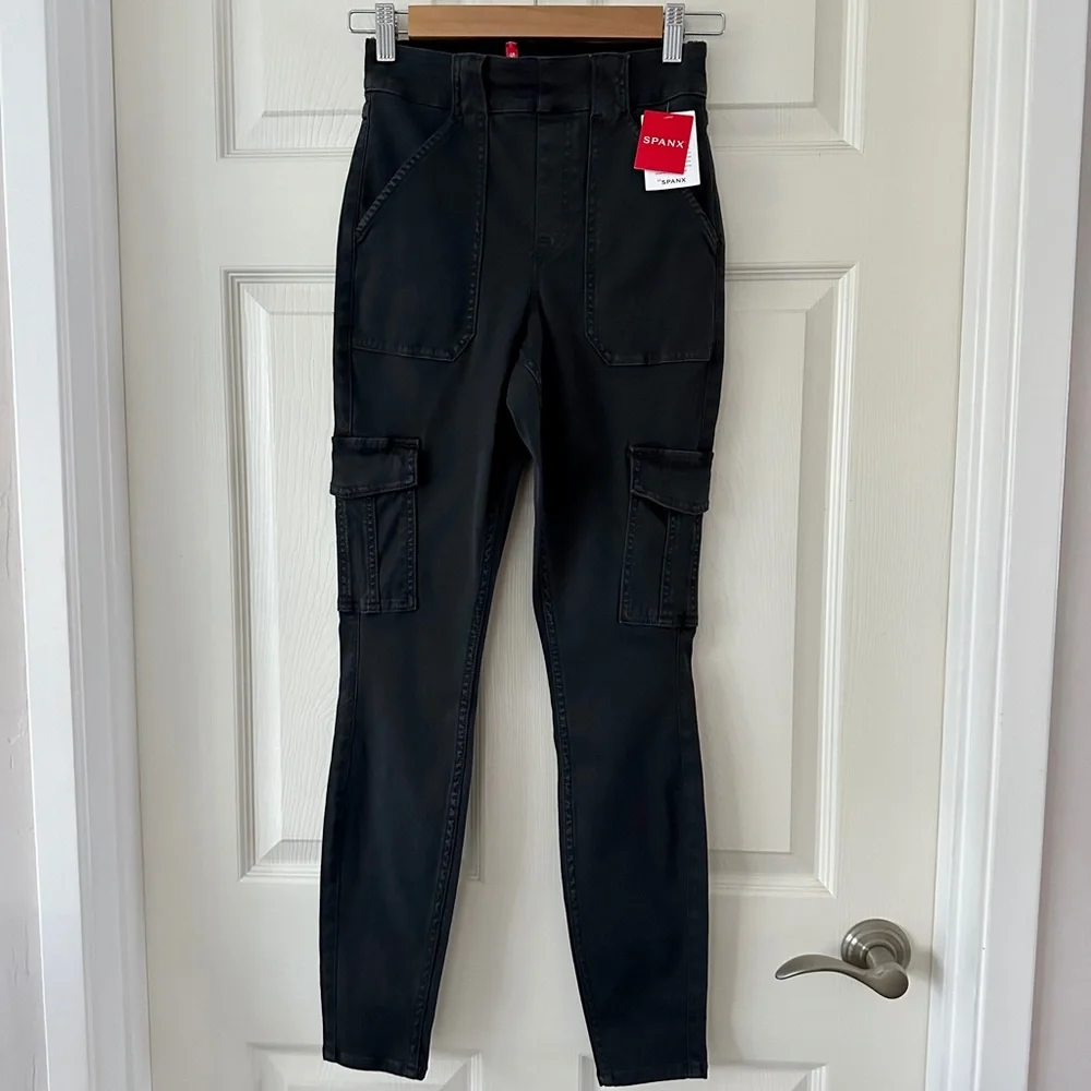 SPANX Black Ankle Cargo Leggings - Picture 4 of 16